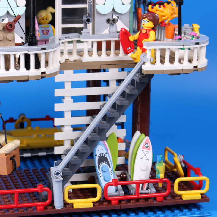 LEGO MOC - LEGO-конкурс 'Светлое будущее' - Всё у нас прекрасно!: <i>Запомните, дети! Лестница - это не место для игр!</i>
