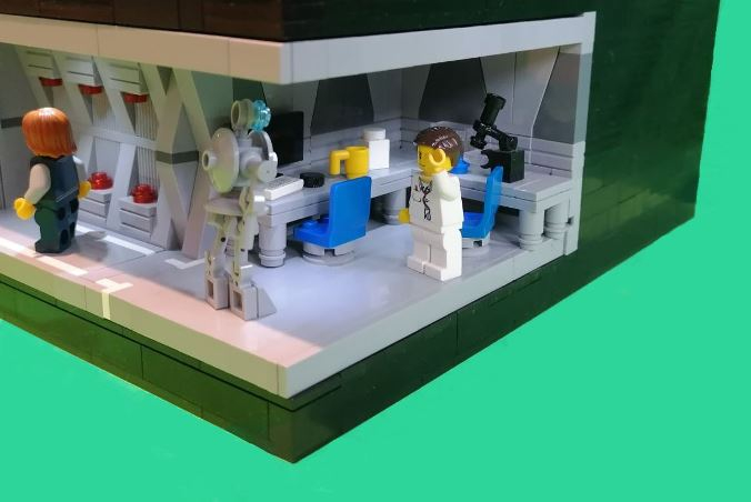 LEGO MOC - LEGO-конкурс 'Светлое будущее' - Научный центр на далёкой планете: Часть лаборатории. Здесь учёные исследуют планету, а роботы-ассистенты выполняют тяжёлую работу.