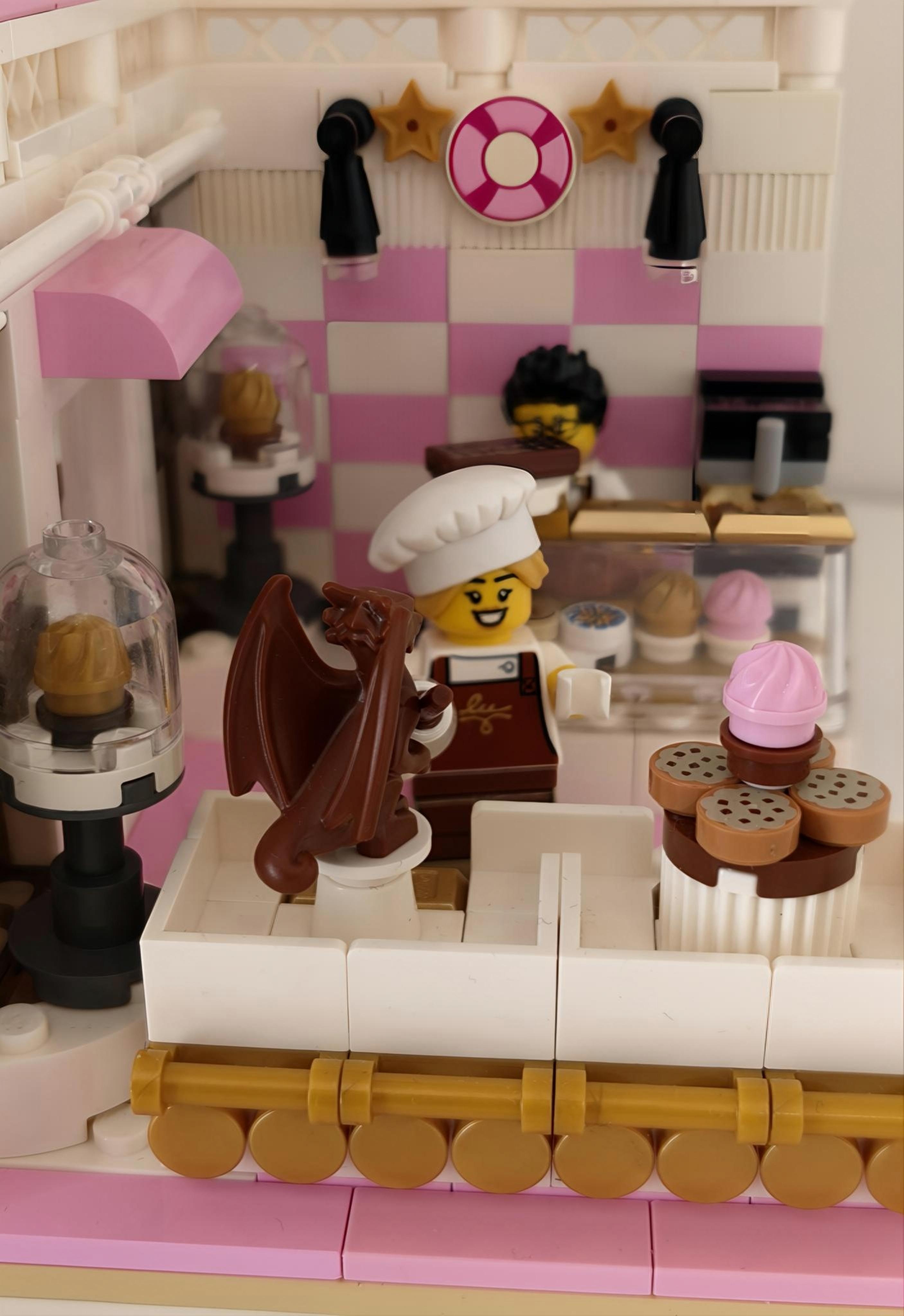 LEGO MOC - Патисьерия 'Le Petit Plaisir'( Маленькое удовольствие)